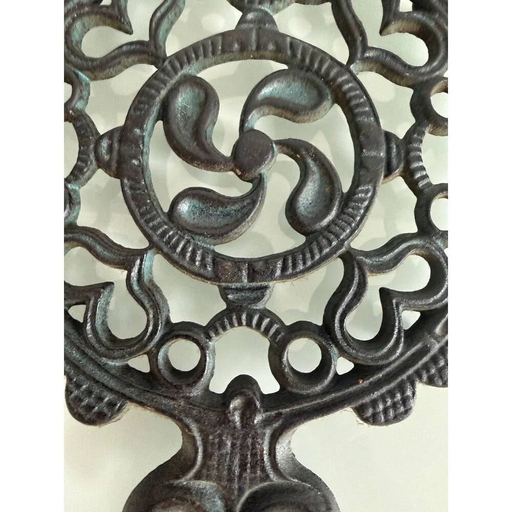 ✿ Vintage Boho Cast Iron Trivet Ornate Scroll Handle Rustic Kitchen Wall Decor